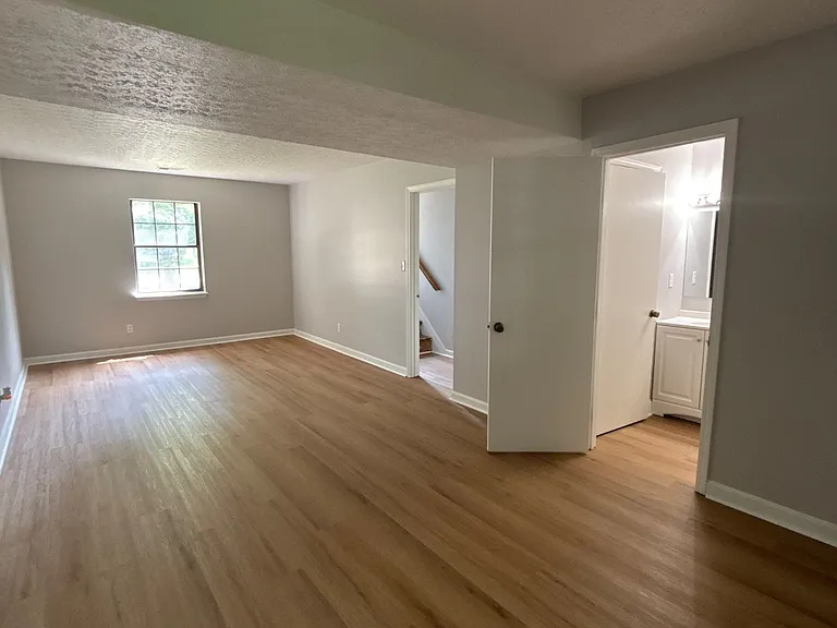 418 Lyndon Ln — Photo 17
