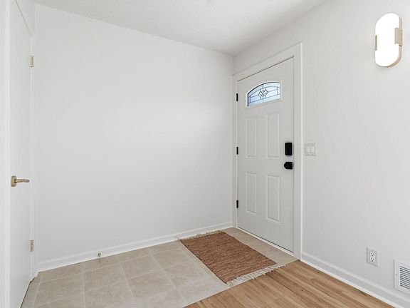5th image of 624 20th Ave NW