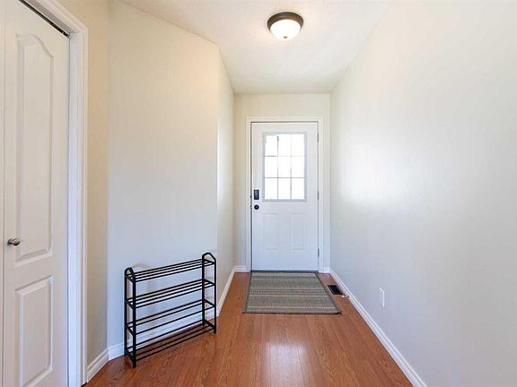 2nd image of 628 Maple Pl S