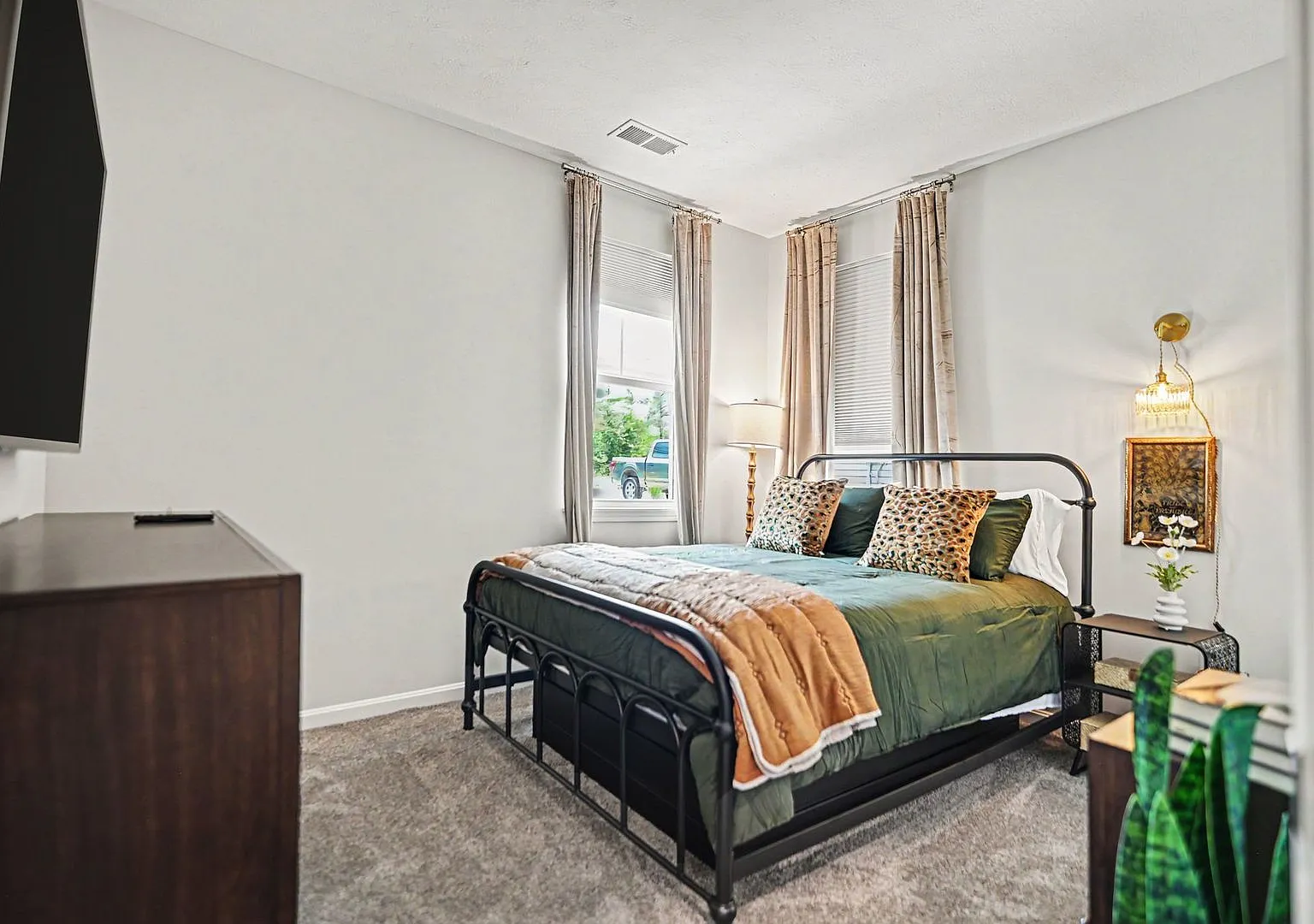New Modern Duplex | 2 Bed, 2 Bath | Cincinnati — Photo 4