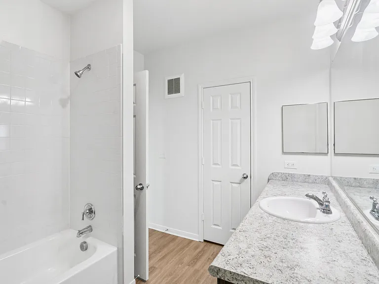 Tuckaway Apartment Homes — Photo 15