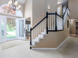51205 Christine Ct, Utica, MI 48316