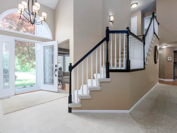 51205 Christine Ct, Utica, MI 48316