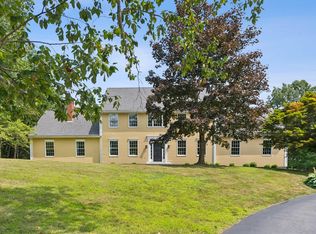 4 Victoria Ln, Falmouth, ME 04105