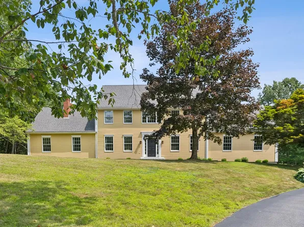4 Victoria Lane, Falmouth, ME 04105