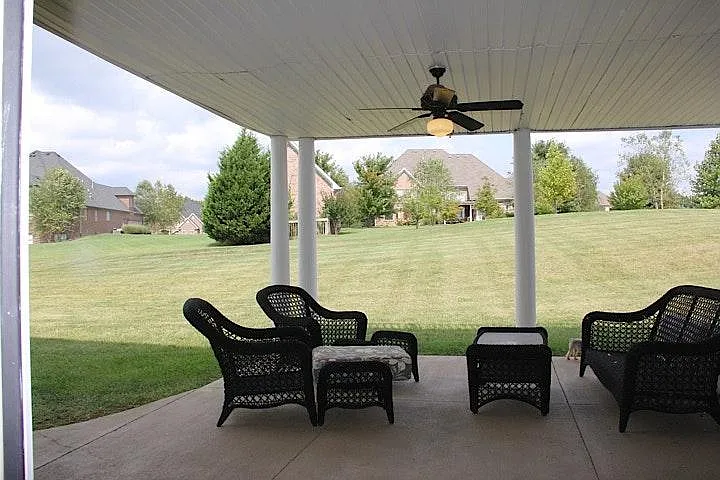 827 Ann Marie Cir — Photo 32