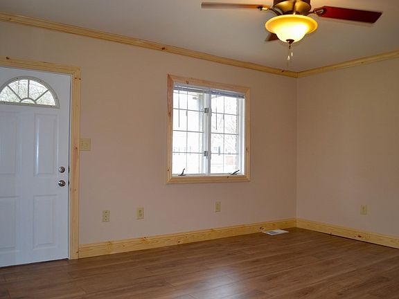 4th image of 945 Orange St