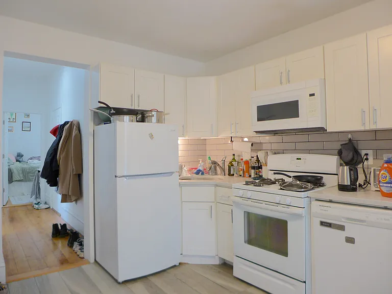 285 Windsor St — Photo 8
