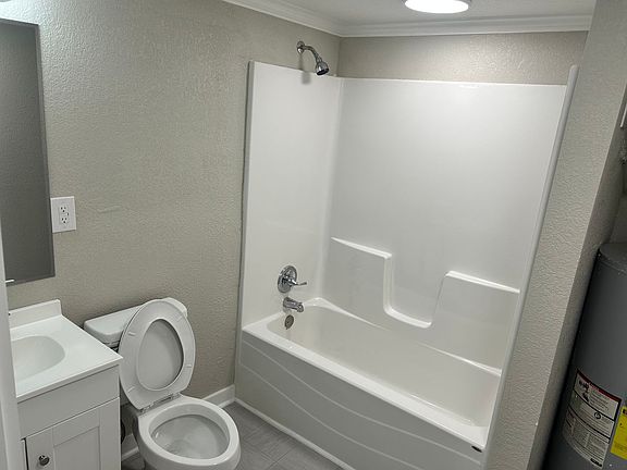 5th image of 3706 Griffin St APT A