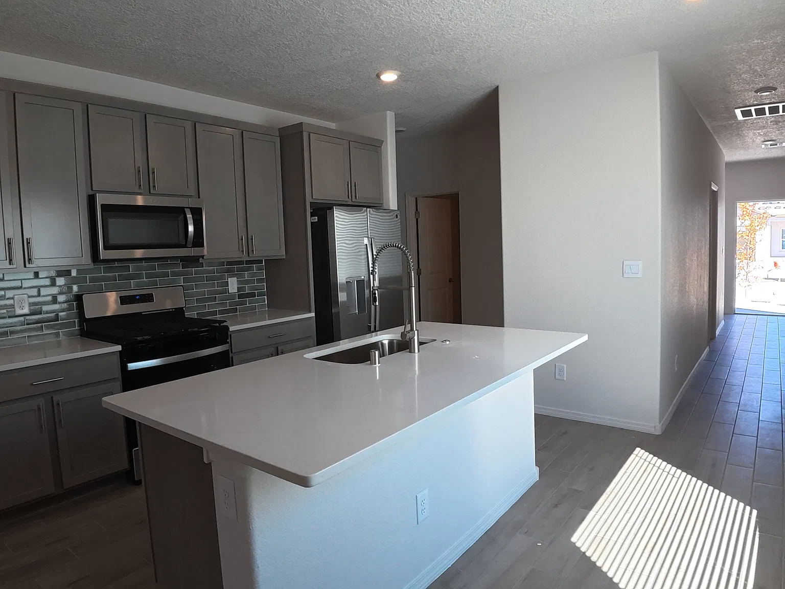 3 bed, 1550 sqft, $2,250 — Photo 3