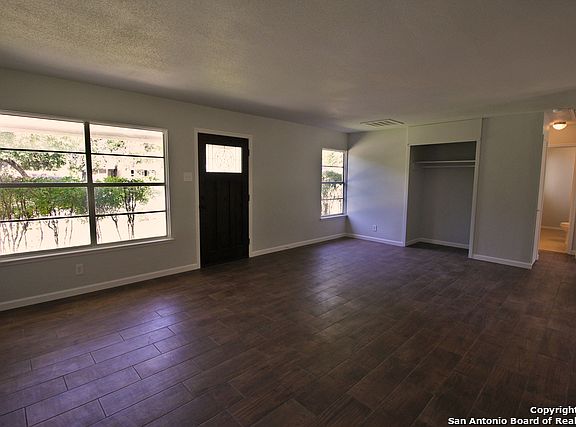 5th image of 3218 Greenacres Dr