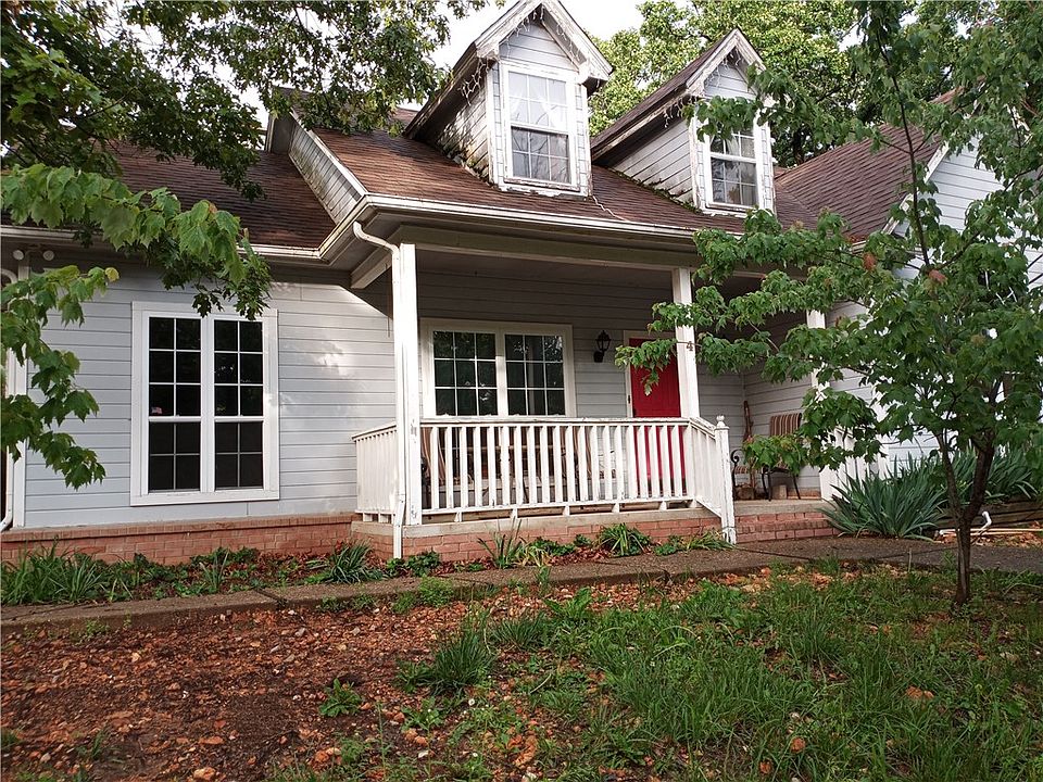 1st image of 4 Salisbury Dr