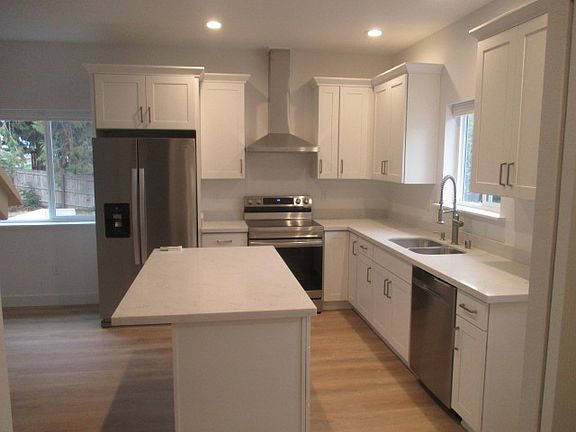 3rd image of 6741 NE Center St