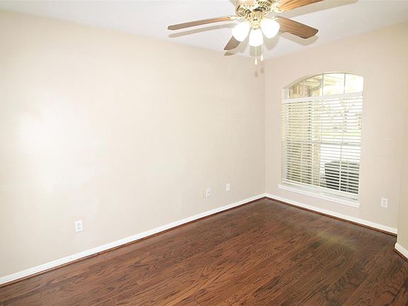 5th image of 1107 Woodley Bnd