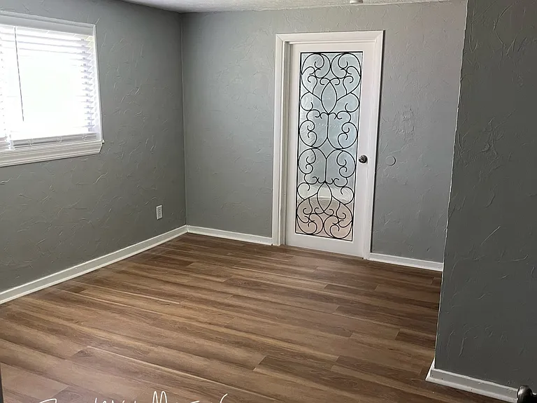 3107 E 8th St — Photo 14
