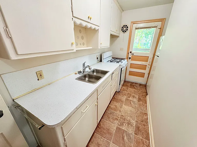 727 S 45th St — Photo 8