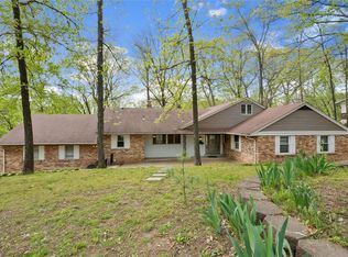 31 Oak Forest Dr, Saint Charles, MO 63303