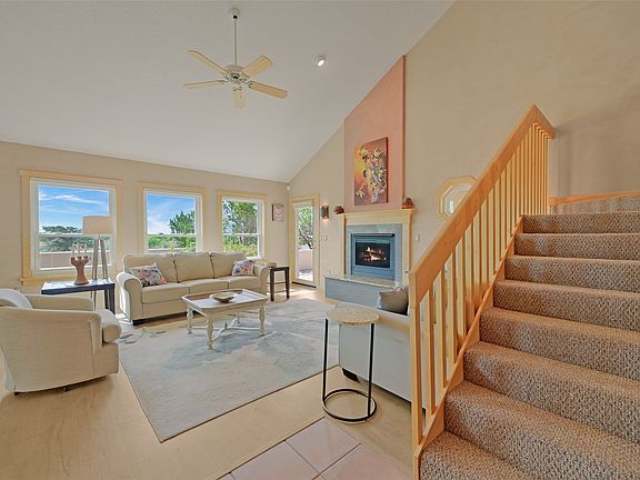 3rd image of 12 Featherbush Ct