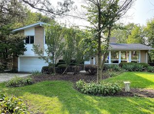 922 Delles Rd, Wheaton, IL 60189