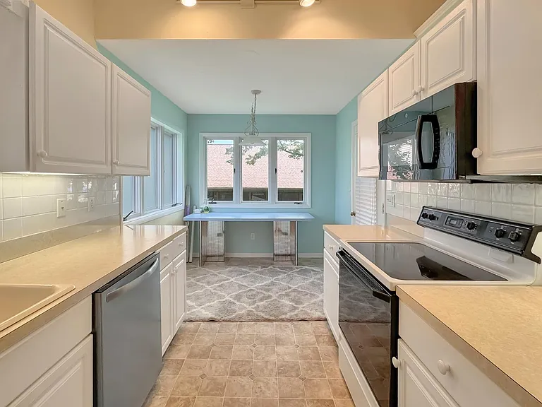 104 Lee Ave — Photo 6