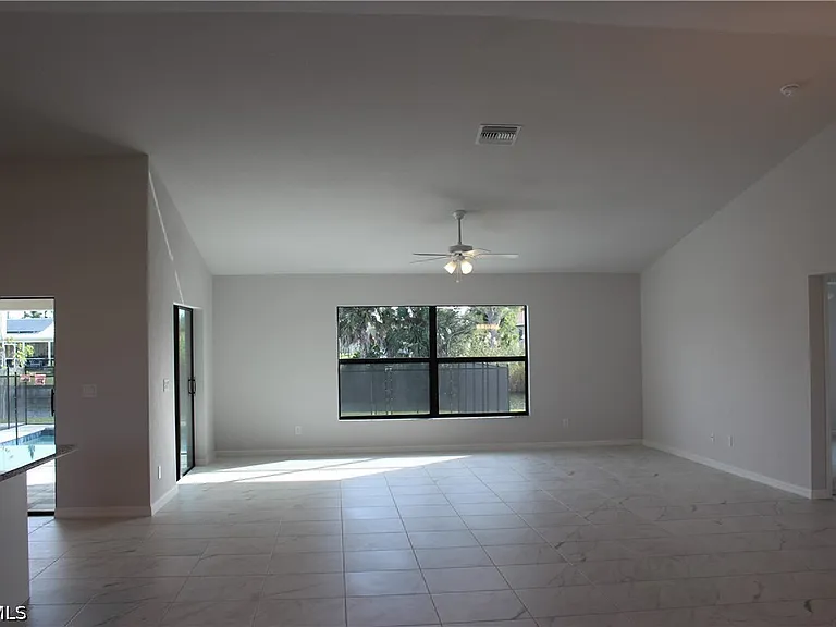 1327 SW 3rd Ave — Photo 5