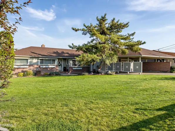 109 Hillcrest Dr, Selah, WA 98942