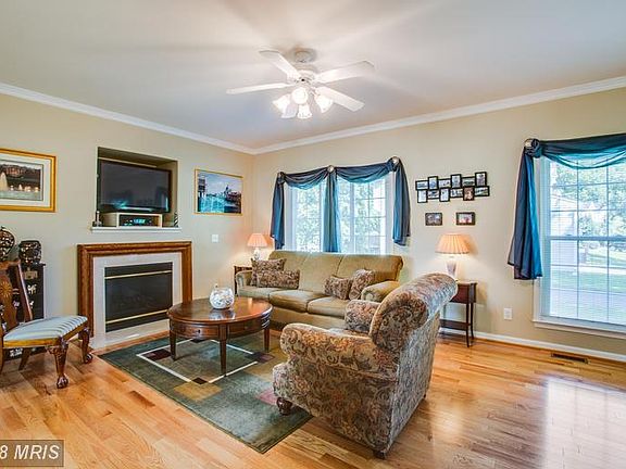 4th image of 15 Pin Oak Ct
