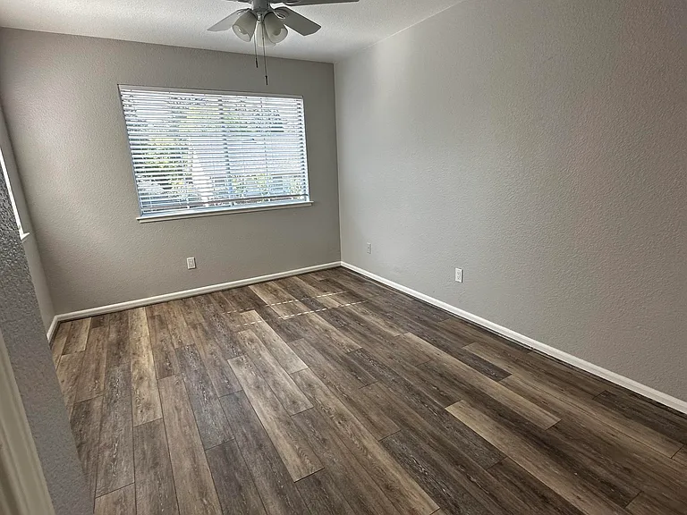 301 Warmcastle Ct — Photo 41
