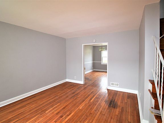 2nd image of 2304 Dukeland St