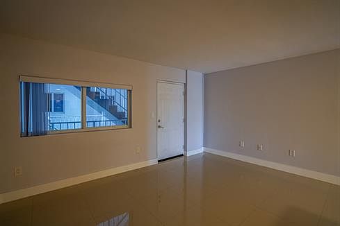 5th image of 1986 Biarritz Dr APT 103