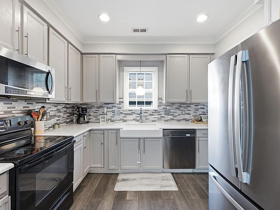 5th image of 173 Old Grove Ln