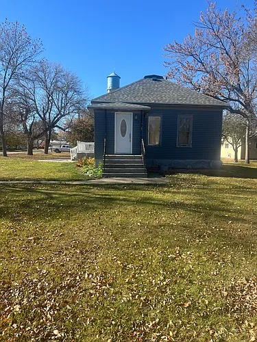 301 Fremont Ave N Photo 1