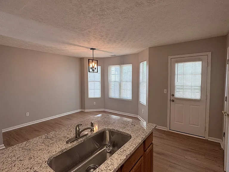 5825 Strathmoor Manor Cir — Photo 3