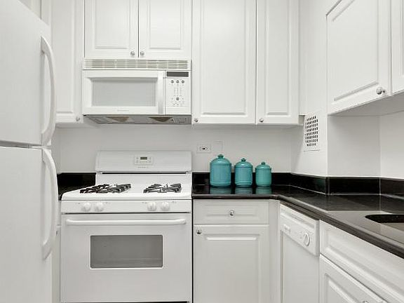 4th image of 200 E 27th St APT 1H