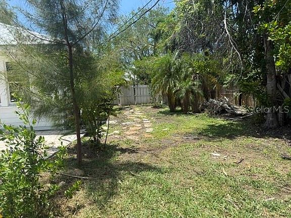 4th image of 617 SIESTA DRIVE