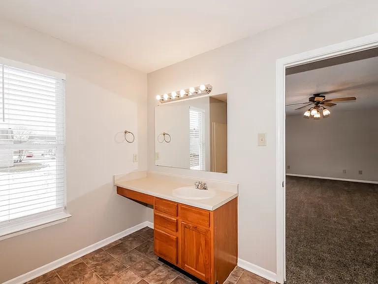 5636 N Littleton Dr — Photo 14
