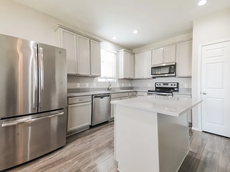 1724 Gayla Creek Dr — Photo 8