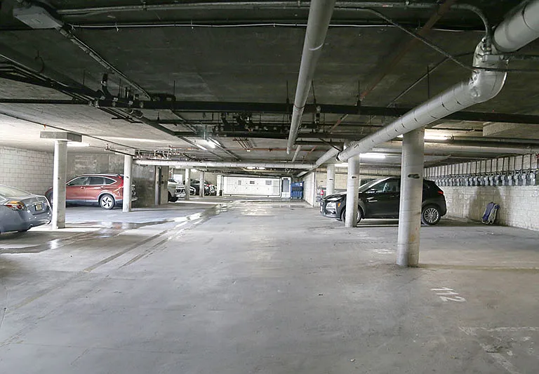 Marathon Apartments — Photo 24