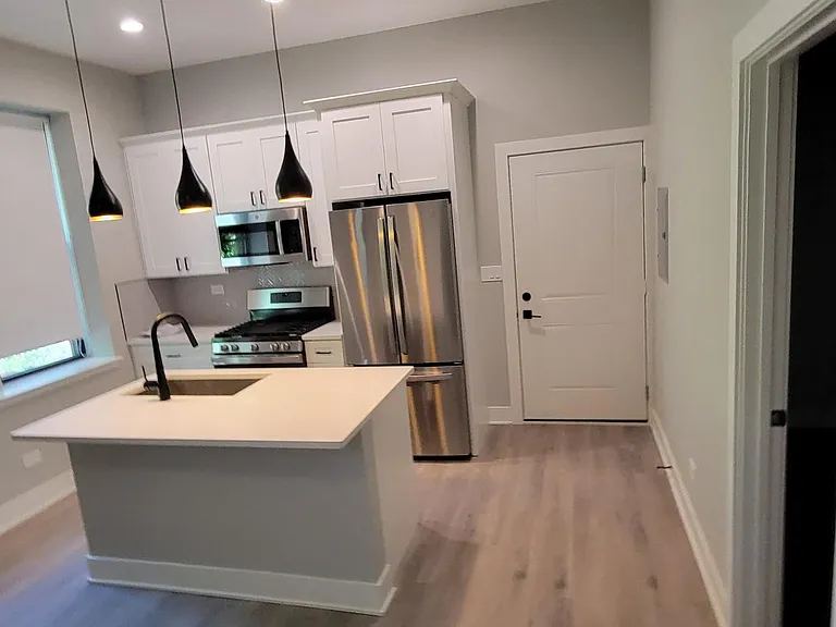 3611 N Greenview Ave #1 — Photo 10