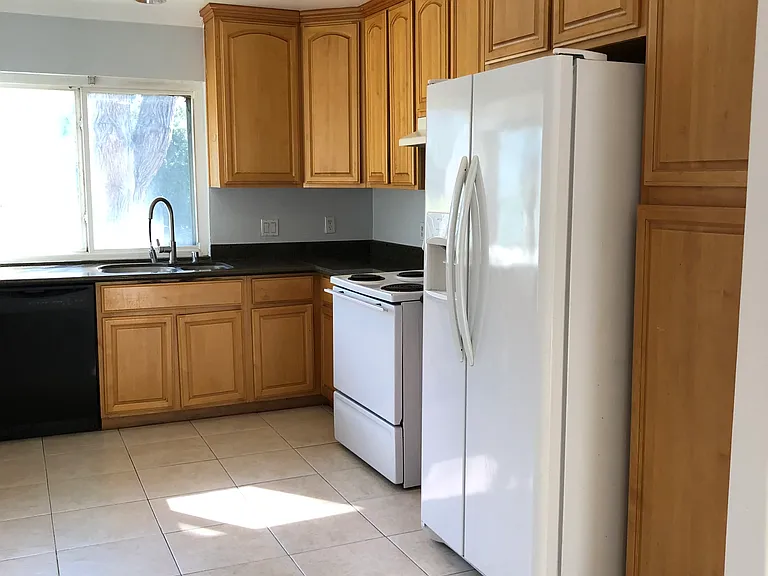 2146 Galveston Ave #B — Photo 10