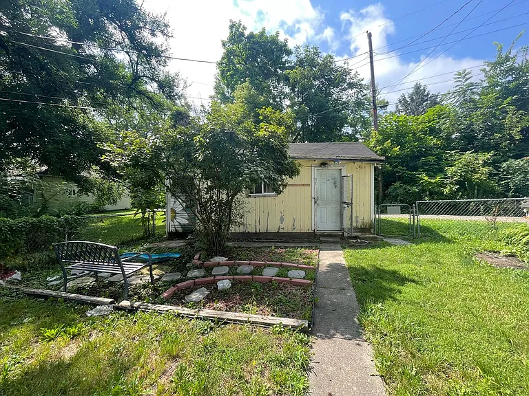 309 W 11th St — Photo 9