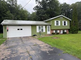 19070 State Line Rd, Edwardsburg, MI 49112