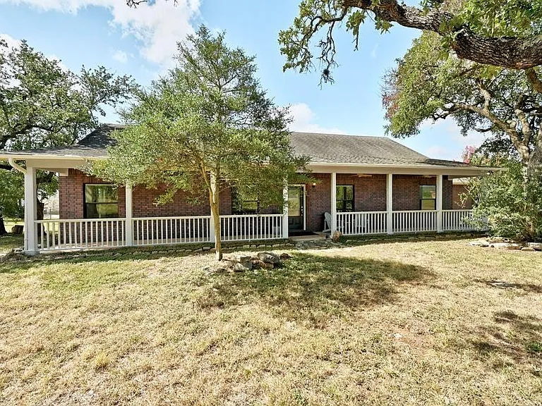 200 Oak Hollow Ln — Photo 9