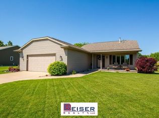 1257 Willow Bend Ln, Oshkosh, WI 54904