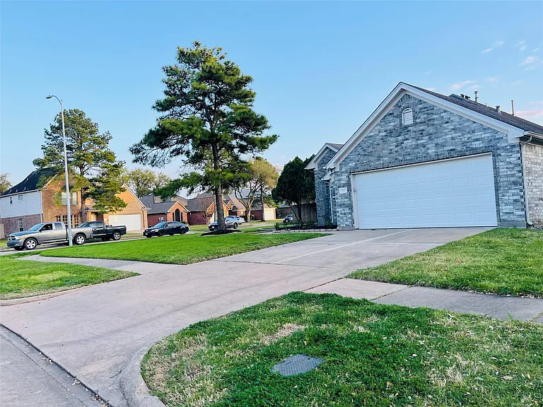 20803 Lavenderwood Dr — Photo 2
