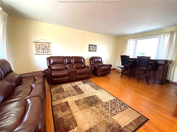 4th image of 701 Ellette Dr