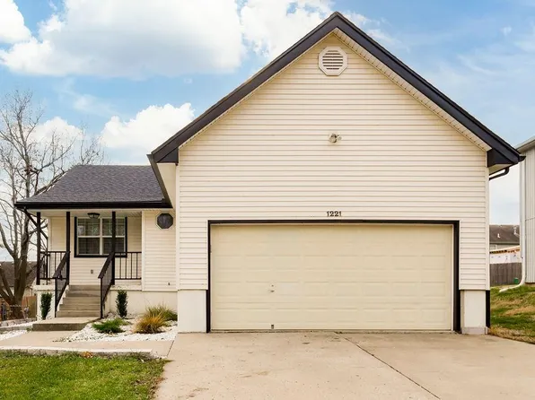 1221 R D Mize Rd, Grain Valley, MO 64029