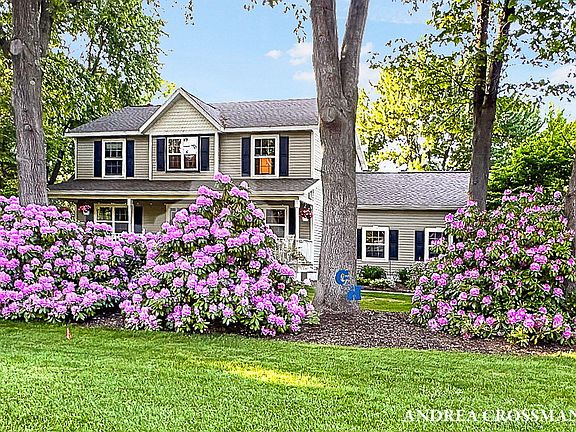 2nd image of 15213 Meadowwood Dr