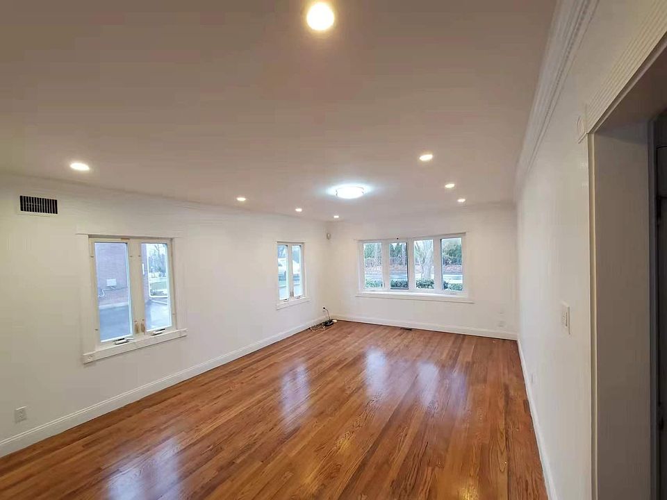 1st image of 142 Manor Pl Floor 1