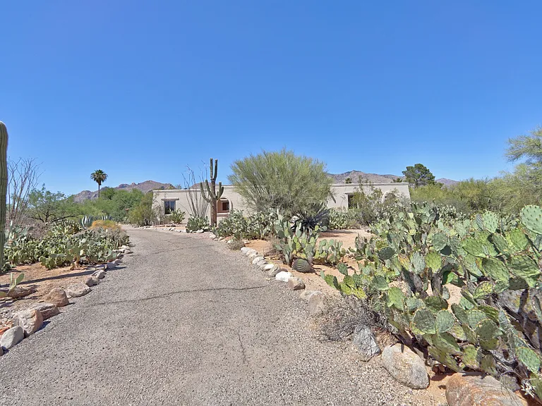6109 N Zorrela Segundo — Photo 2
